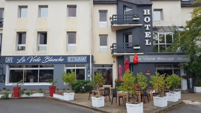 LA VOILE ROUGE et BLANCHE - Hôtel Restaurant à Rosporden